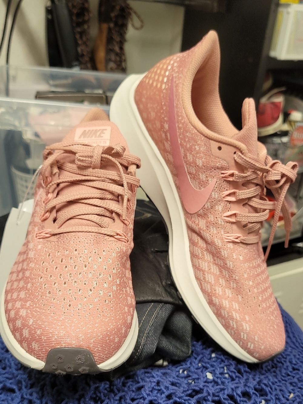 Nike Women's Air Zoom Pegasus 35 in the "Rust Pink/Tropical Pink" colorway